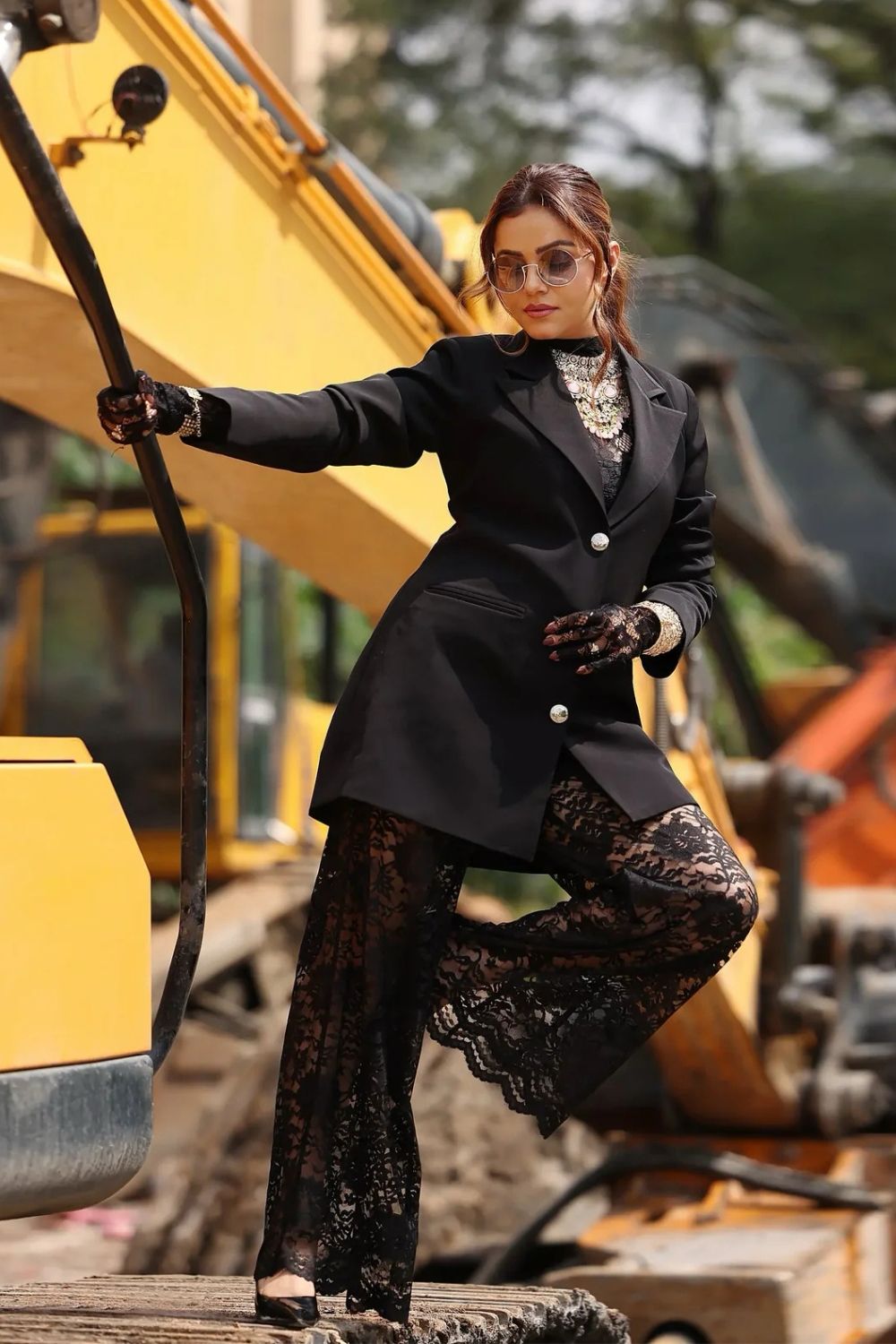 Noir Duality As Seen On Rubina Dilaik Ivory Rose