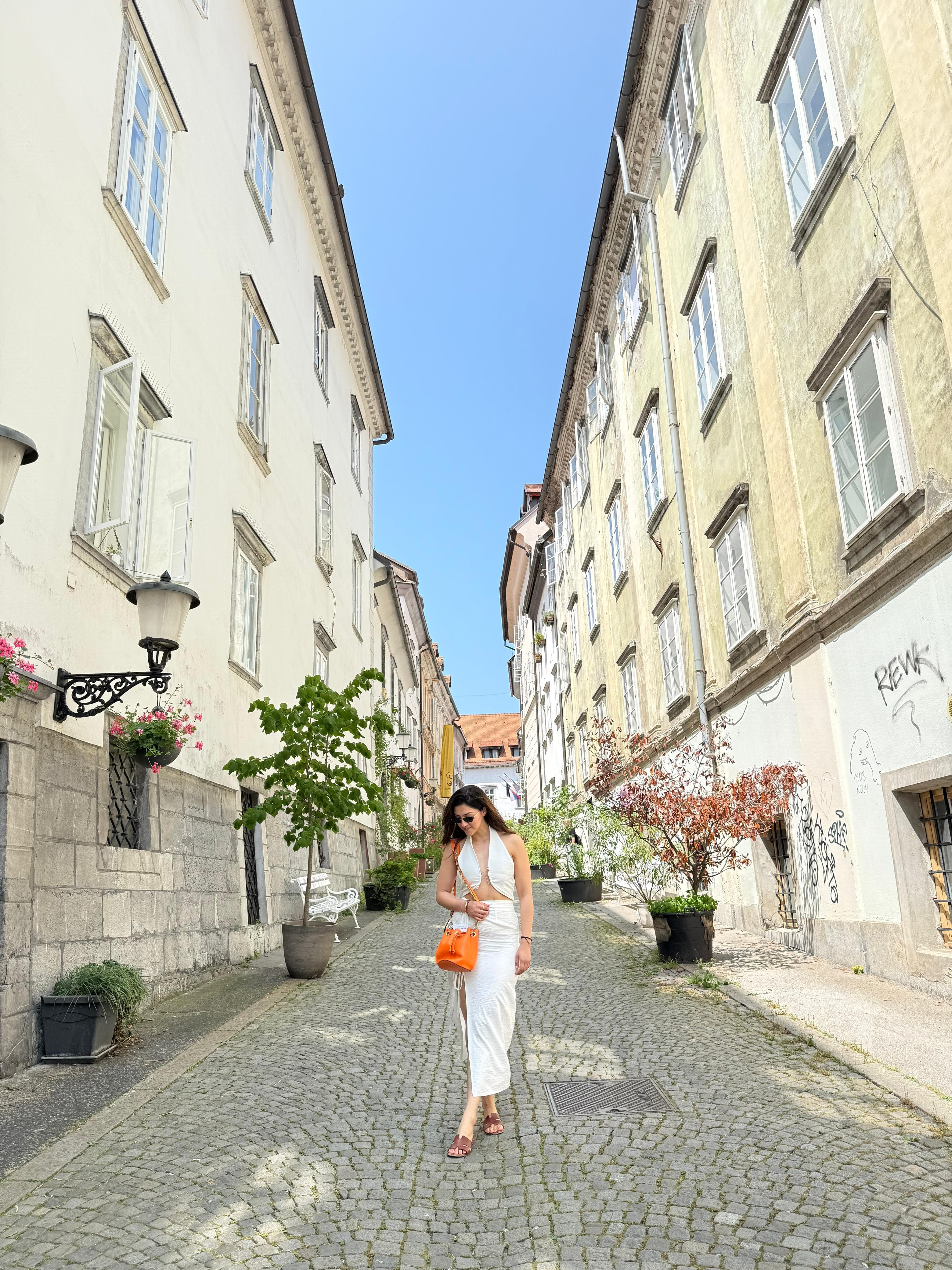 Mehreen Prizadaa in our Salt kiss